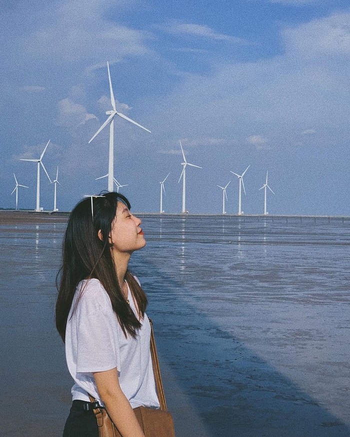 5 cánh đồng điện gió ở Việt Nam đẹp không kém trời Âu, chỉ đứng vào là có ngàn ảnh đẹp - Ảnh 1