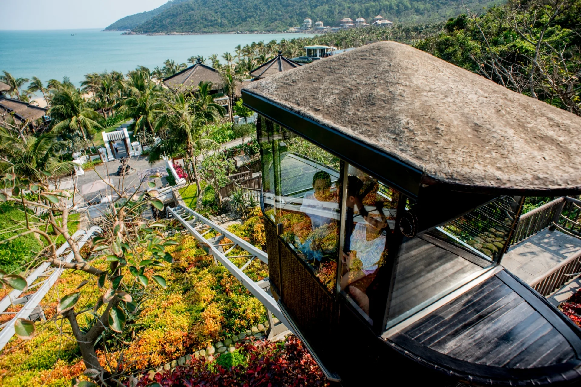 InterContinental Đà Nẵng có gì đặc biệt mà Ngô Thanh Vân chọn để tổ chức lễ cưới? - Ảnh 1