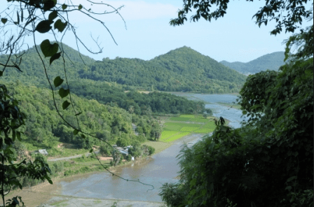 Khung cảnh nhìn từ núi Bình San xuống.