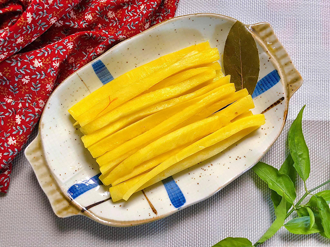 Cách làm củ cải vàng kiểu Hàn Quốc đơn giản, ăn kèm thịt nướng hay làm kimbap đều hấp dẫn