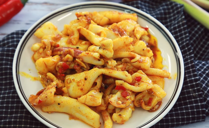 Cách làm mực xào cà ri sả ớt đậm đà, lạ miệng mà không tốn thời gian