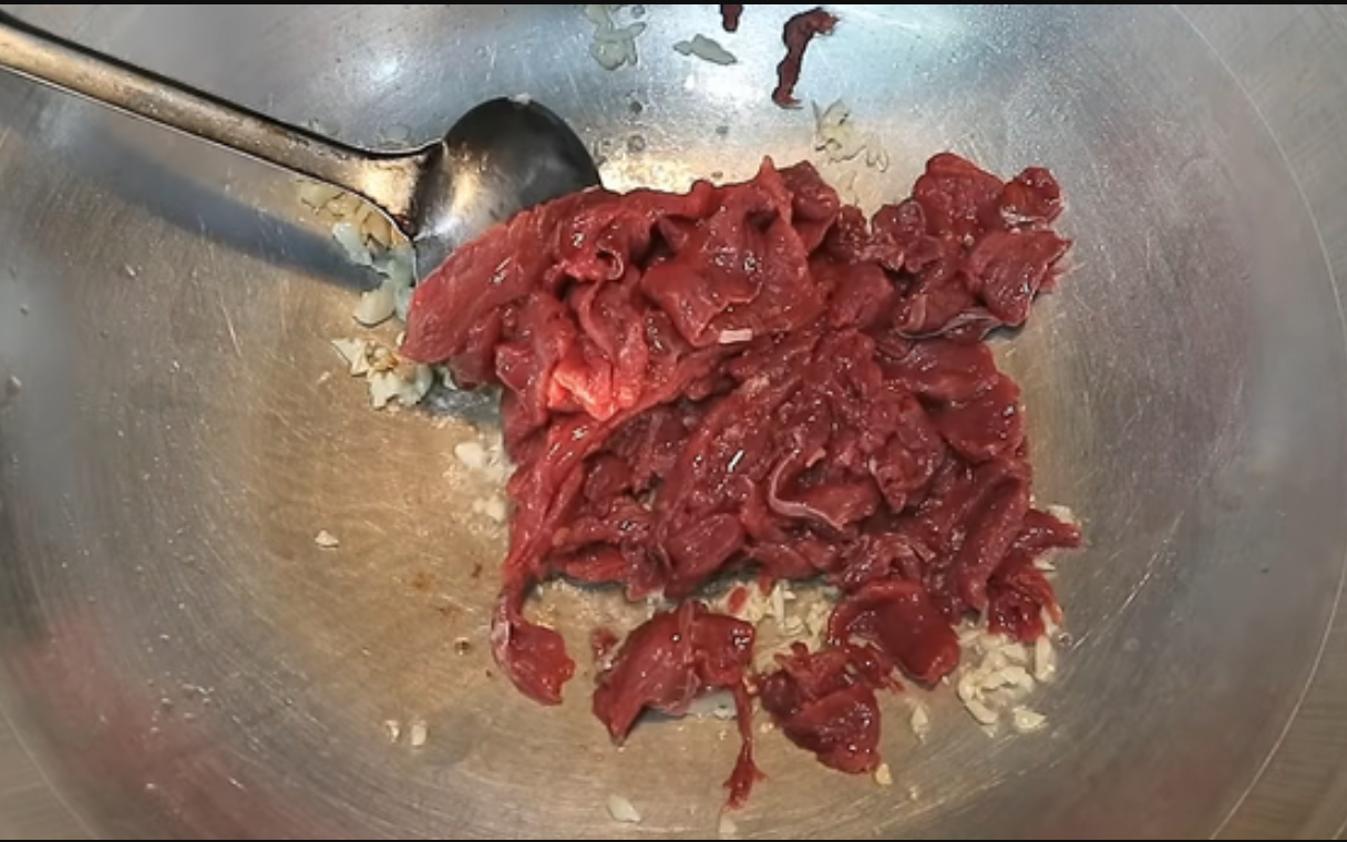 Cách làm gỏi bắp bò hoa chuối thanh đạm, dễ làm mà không lo bị thâm đen - Ảnh 1