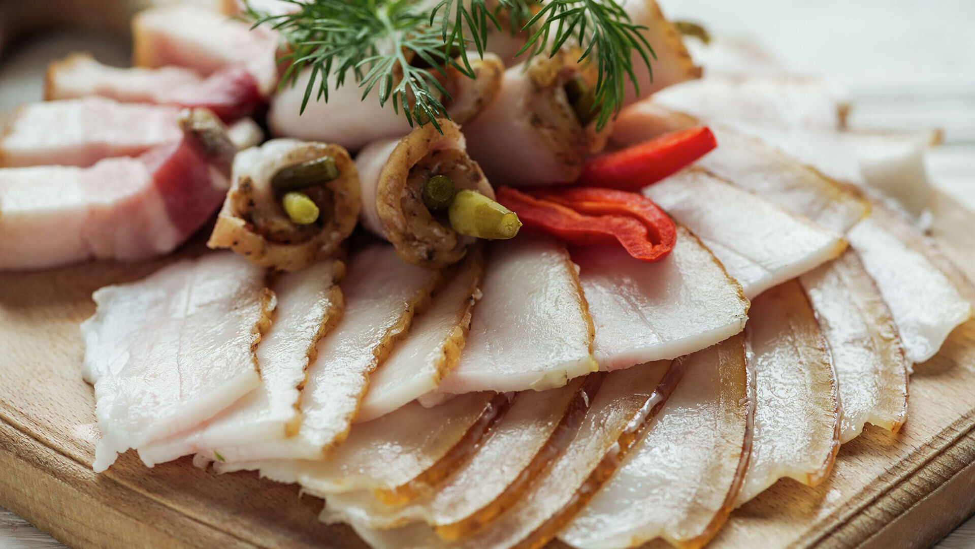 Salo, món mỡ muối nhìn thì ngấy nhưng là đặc sản ngon nức tiếng của Nga, Ukraine