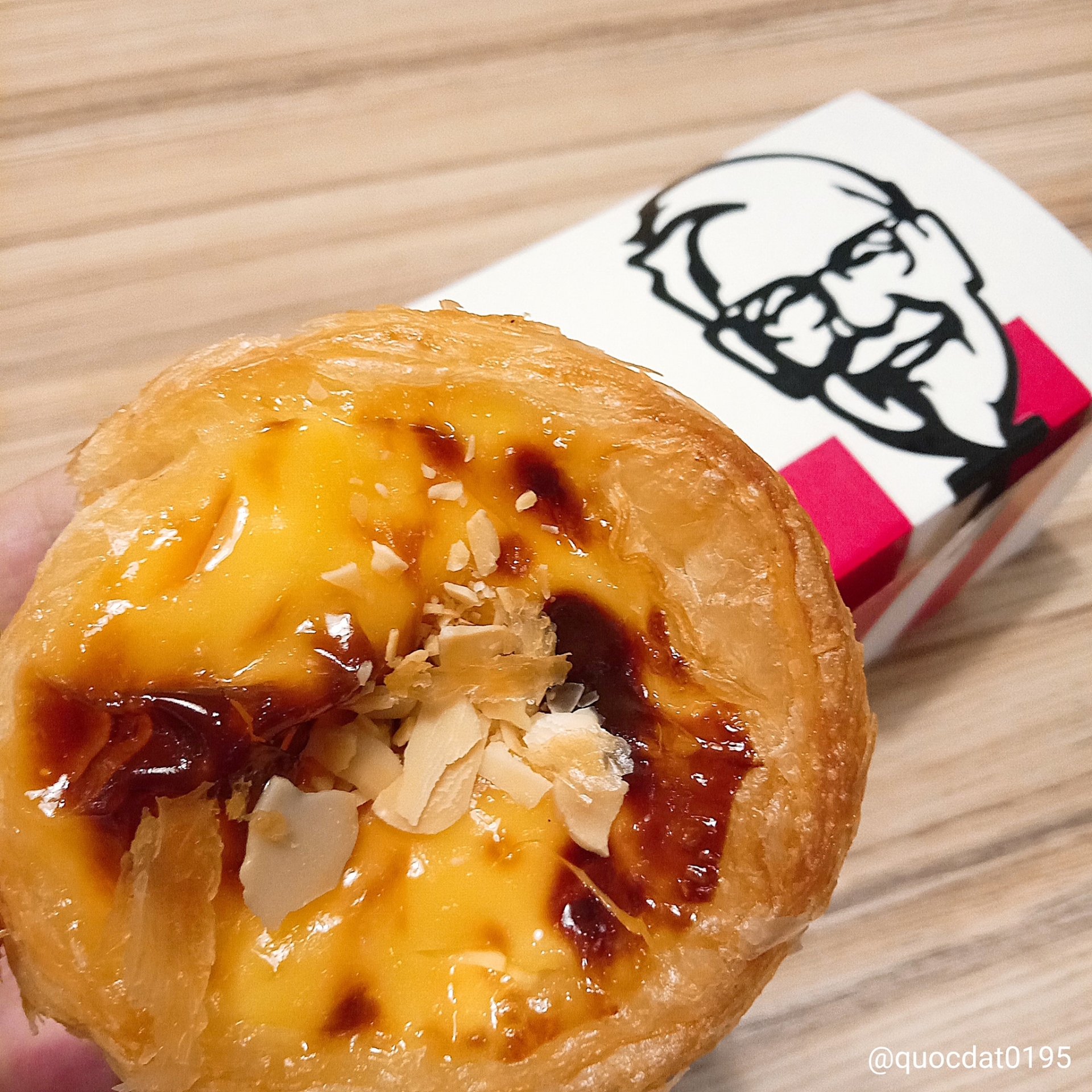 Gà que kem KFC, liệu bạn có dám thử sự kết hợp độc đáo giữa kem và gà này? - Ảnh 1