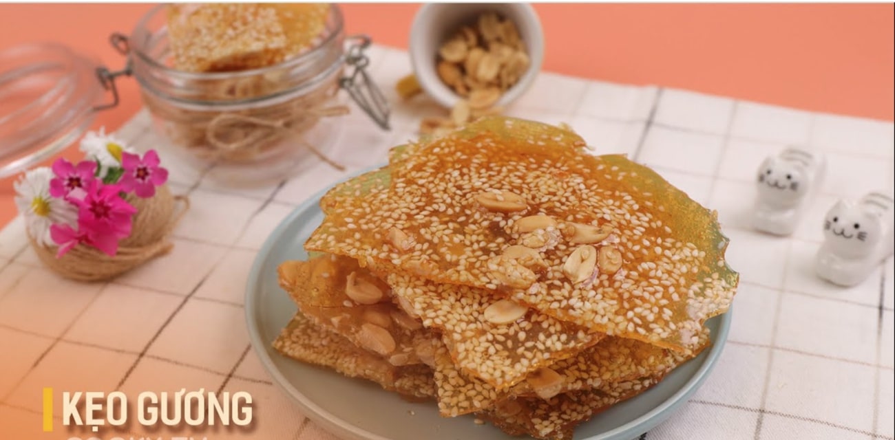 Kẹo gương, món kẹo giòn tan, trong suốt như pha lê được nhiều người mua về khi đến Quảng Ngãi