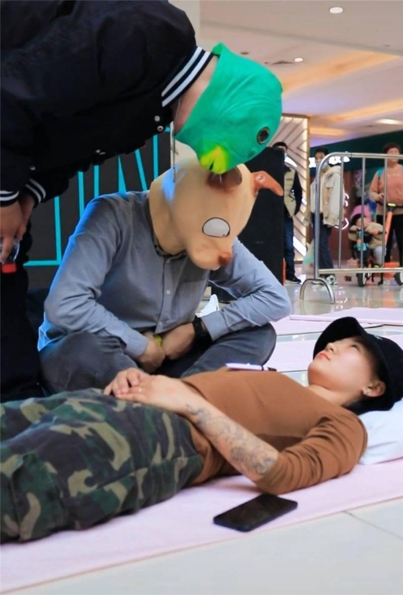 Tham gia cuộc thi “ngồi đờ dẫn”có tổng giải thưởng gần 35 triệu: ngồi bất động trong 4 giờ đồng hồ - Ảnh 2