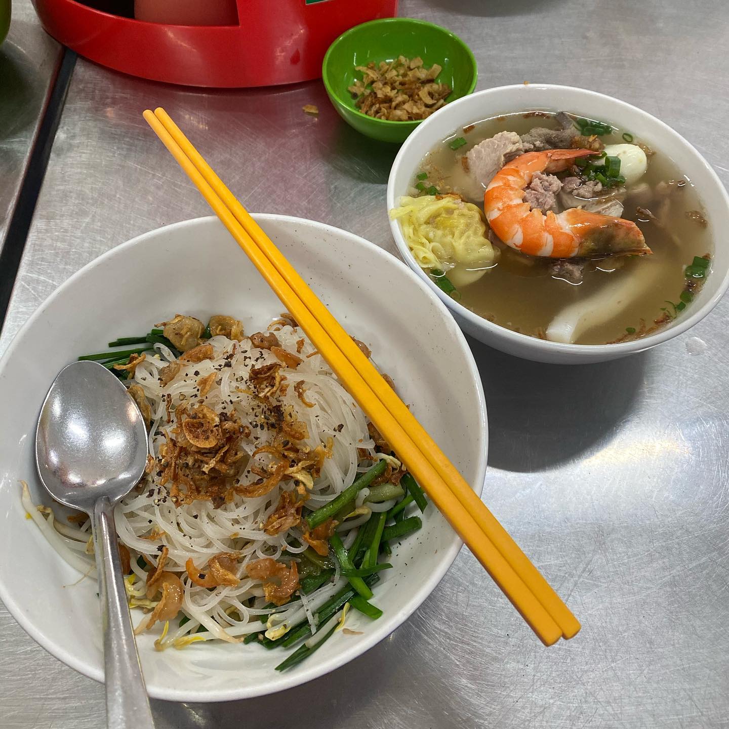 Hủ tiếu Mỹ Tho, món đặc sản hấp dẫn với phần topping đầy ú ụ của Tiền Giang - Ảnh 1