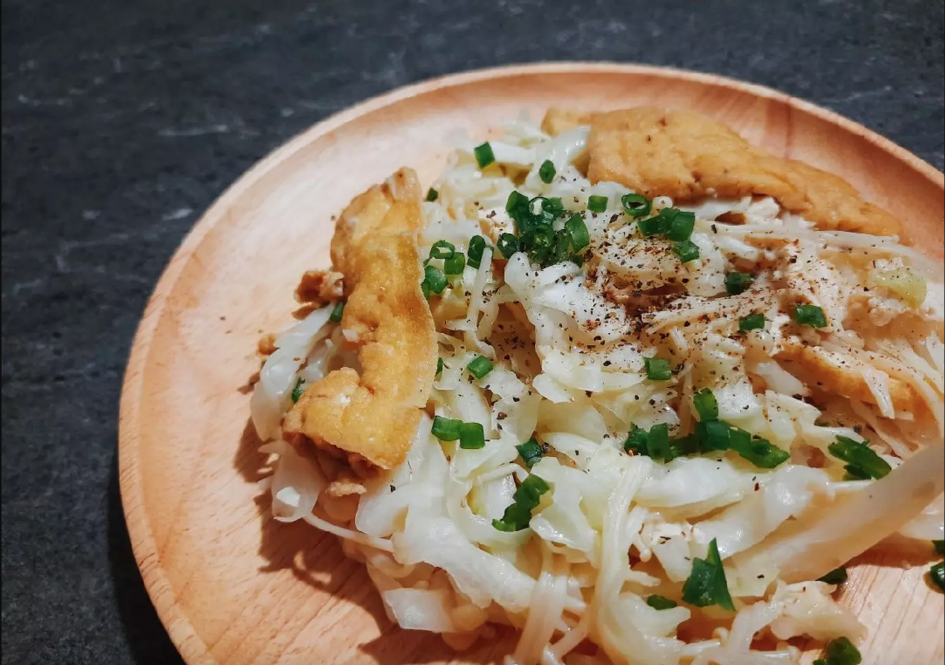 Cách làm bắp cải xào đậu phụ đậm đà, ăn chay hay ăn mặn đều phù hợp - Ảnh 1