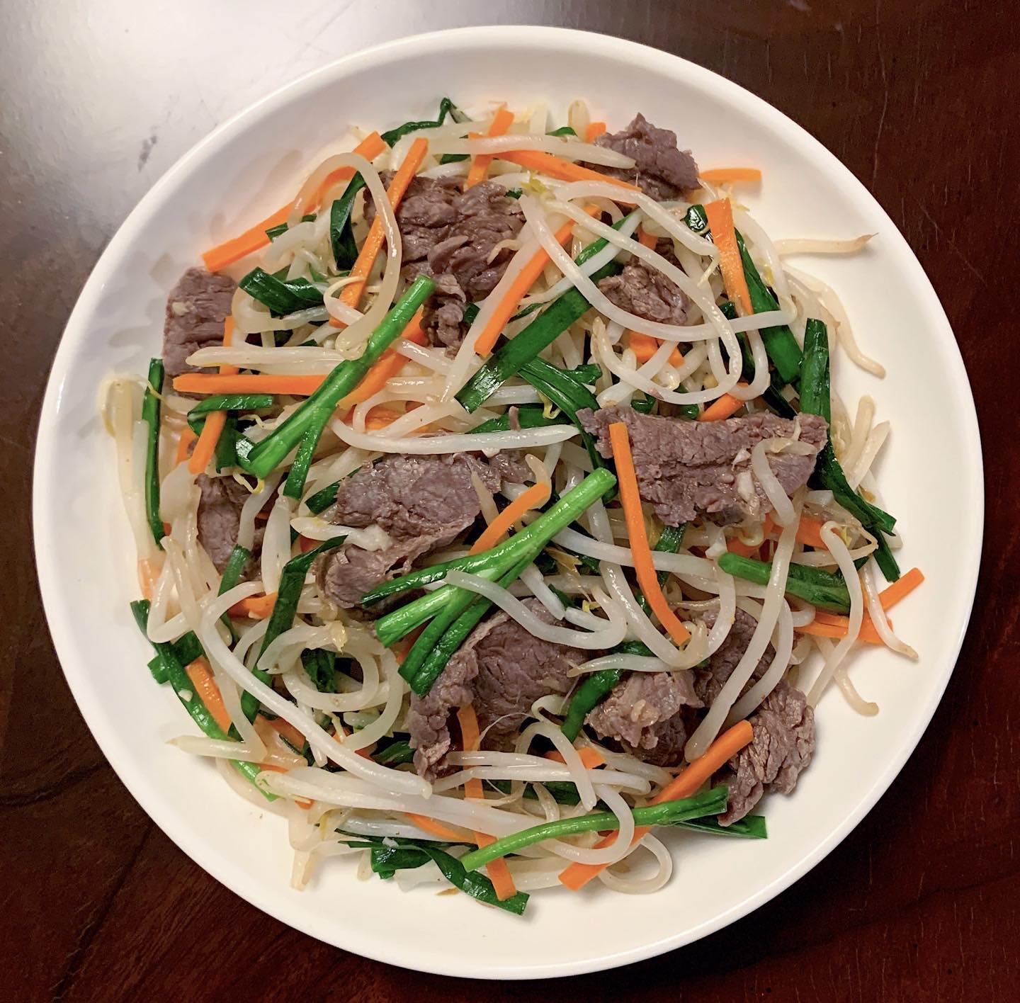 Cách làm giá xào thịt bò giòn ngon, mềm ngọt cho những ngày bận rộn - Ảnh 1