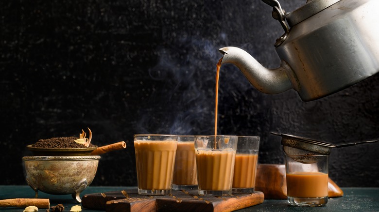 Masala Chai, món trà sữa thảo mộc có vị cay lạ miệng nổi tiếng của Ấn Độ - Ảnh 3
