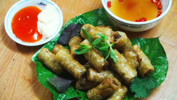 Ram đẻn, món ăn làm từ nguyên liệu “đáng sợ”, chỉ ăn một lần là nhớ của Quảng Bình. - Ảnh 1