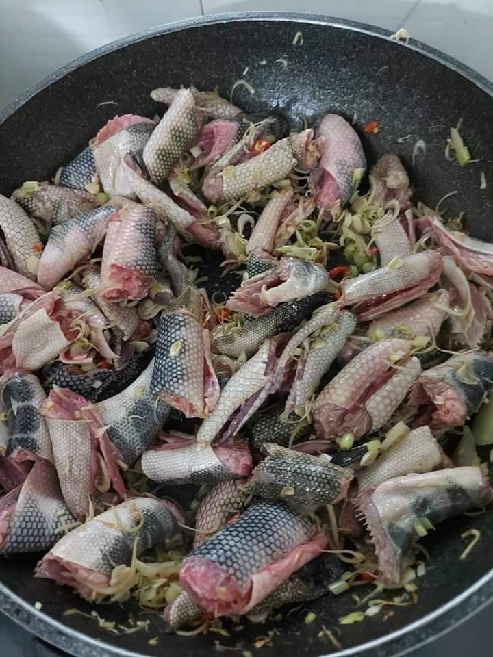 Ram đẻn, món ăn làm từ nguyên liệu “đáng sợi”, chỉ ăn một lần là nhớ của Quảng Bình. - Ảnh 1