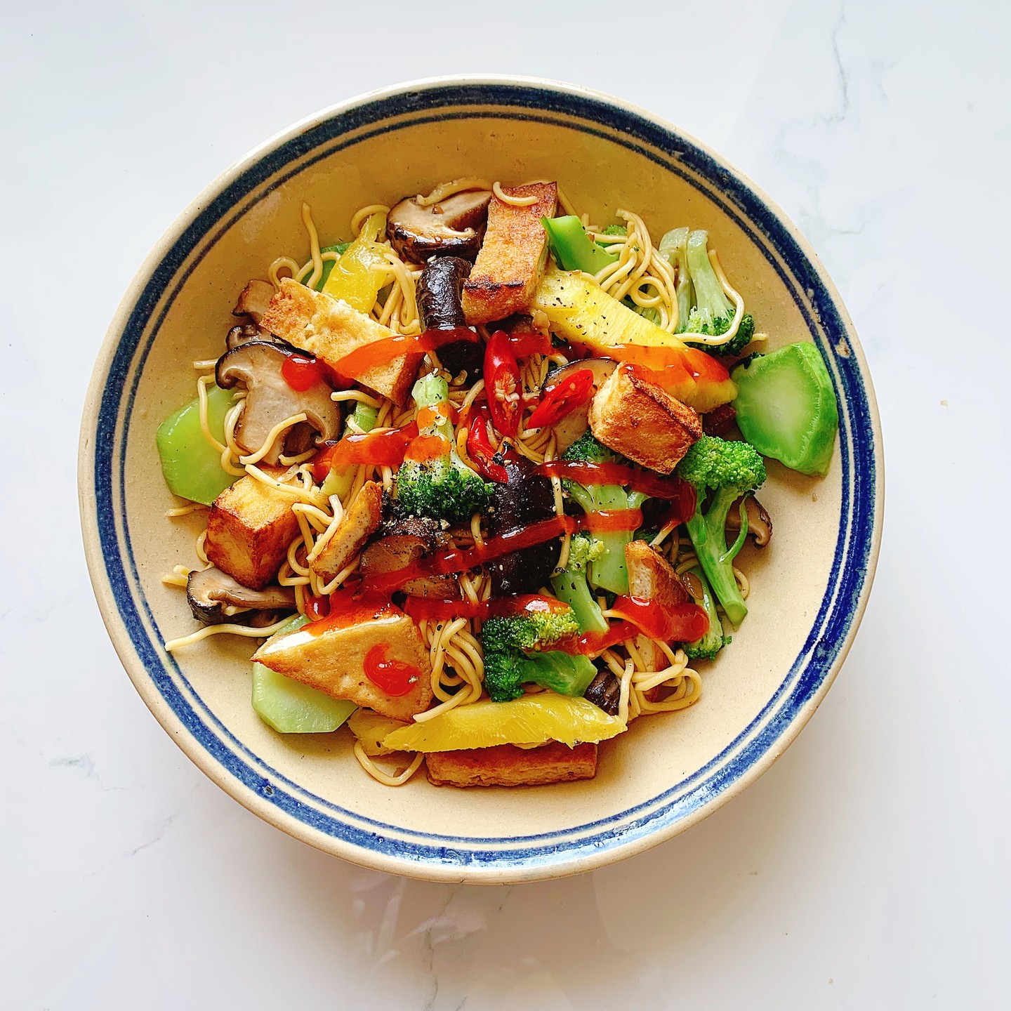 Cách làm mì xào đậu hũ rau củ đơn giản, đủ chất cho bữa ăn chay trong những ngày bận rộn - Ảnh 1