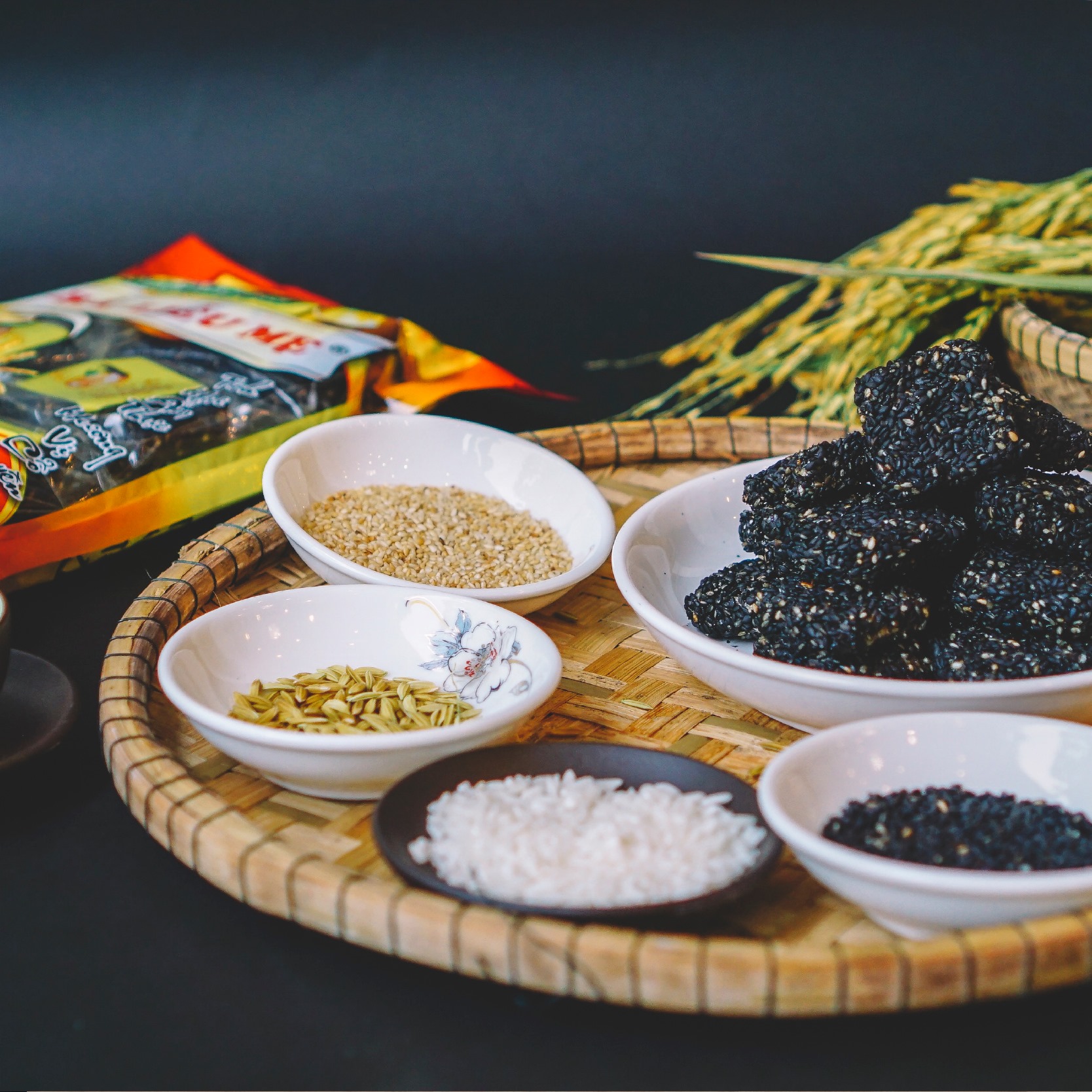 Khô mè, món bánh “7 lửa” với cách chế biến kỳ công trở thành đặc sản nổi tiếng của Cẩm Lệ, Đà Nẵng - Ảnh 1