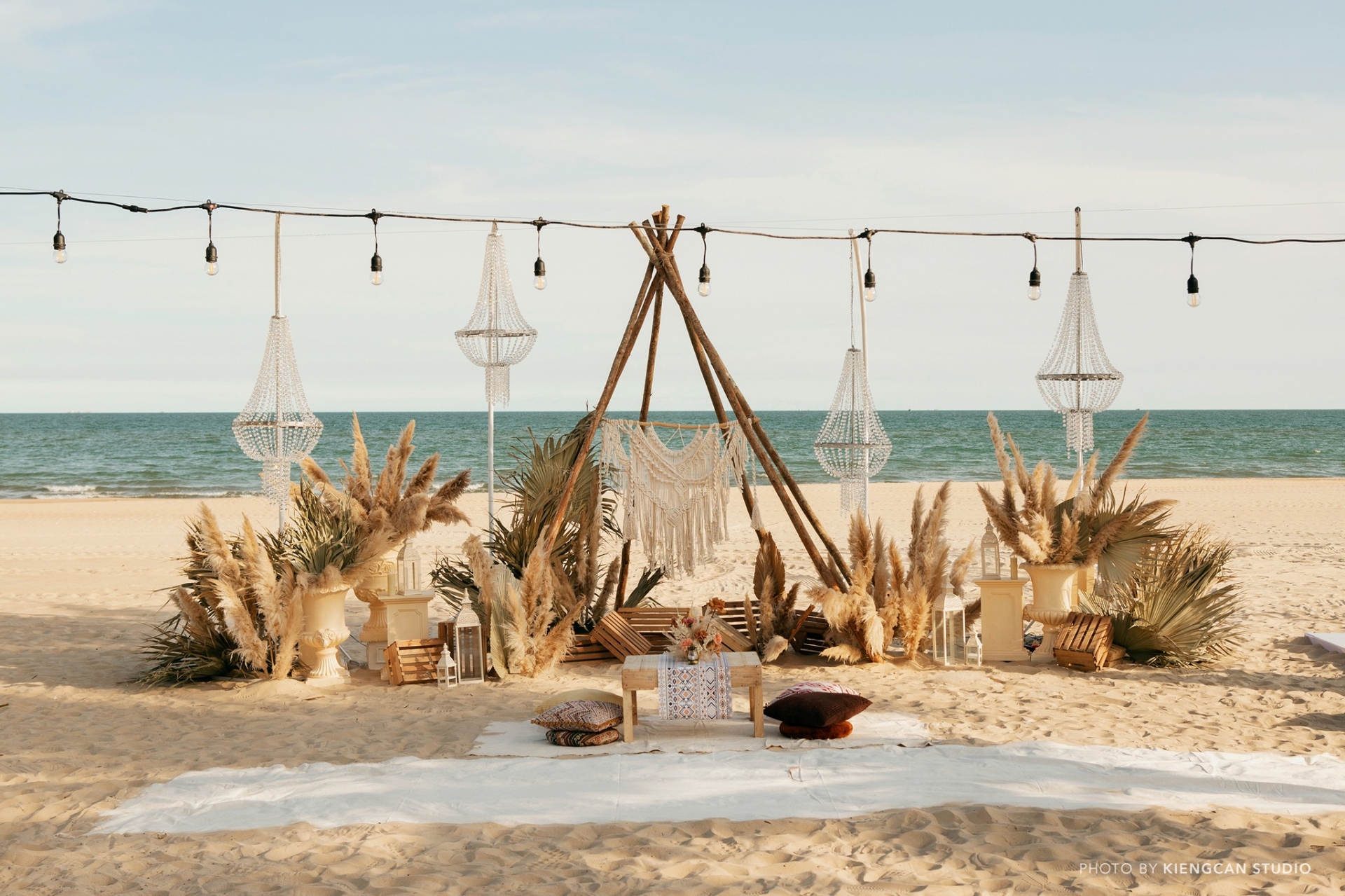 Hé lộ thực đơn đám cưới Minh Hằng, nhìn qua đã thấy cô dâu chiêu đãi khách toàn sơn hào hải vị - Ảnh 1