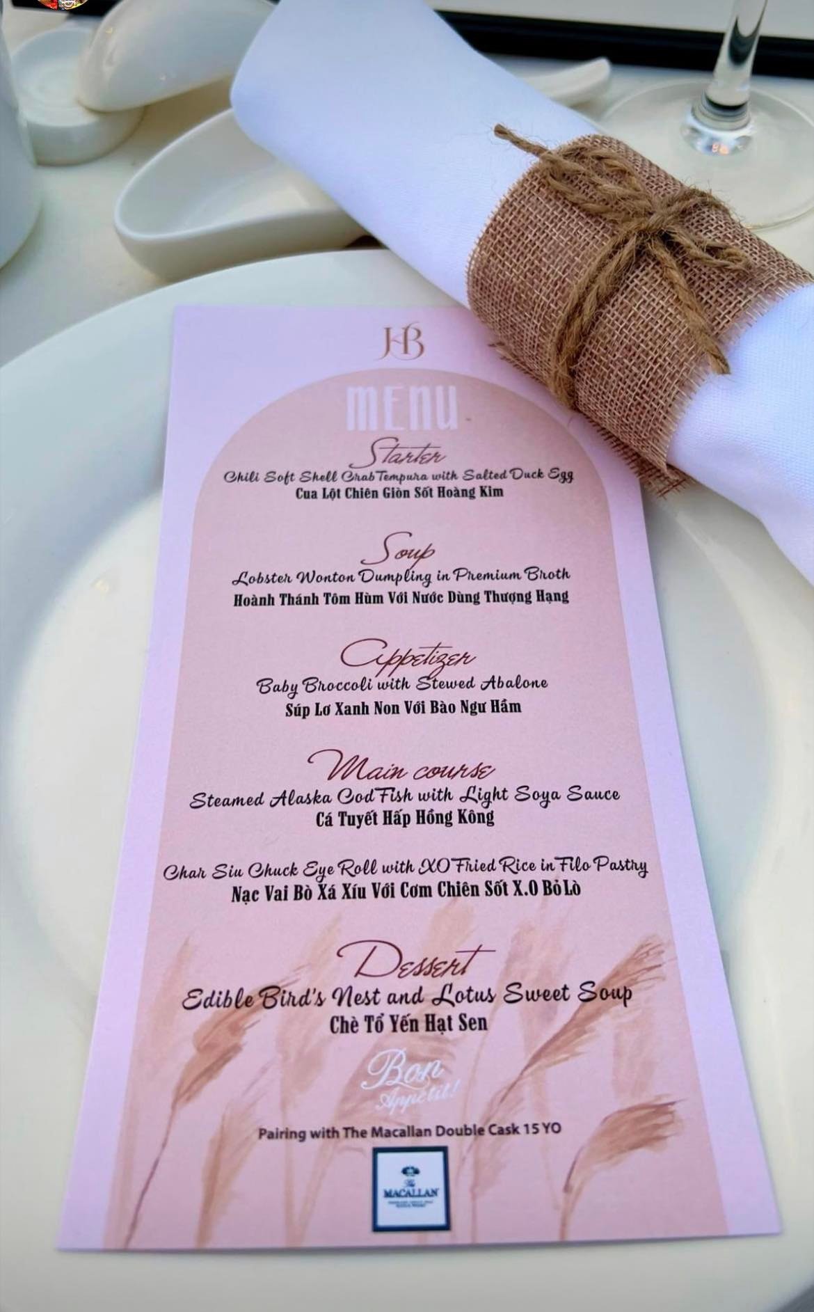 Hé lộ thực đơn đám cưới Minh Hằng, nhìn qua đã thấy cô dâu chiêu đãi khách toàn sơn hào hải vị - Ảnh 1