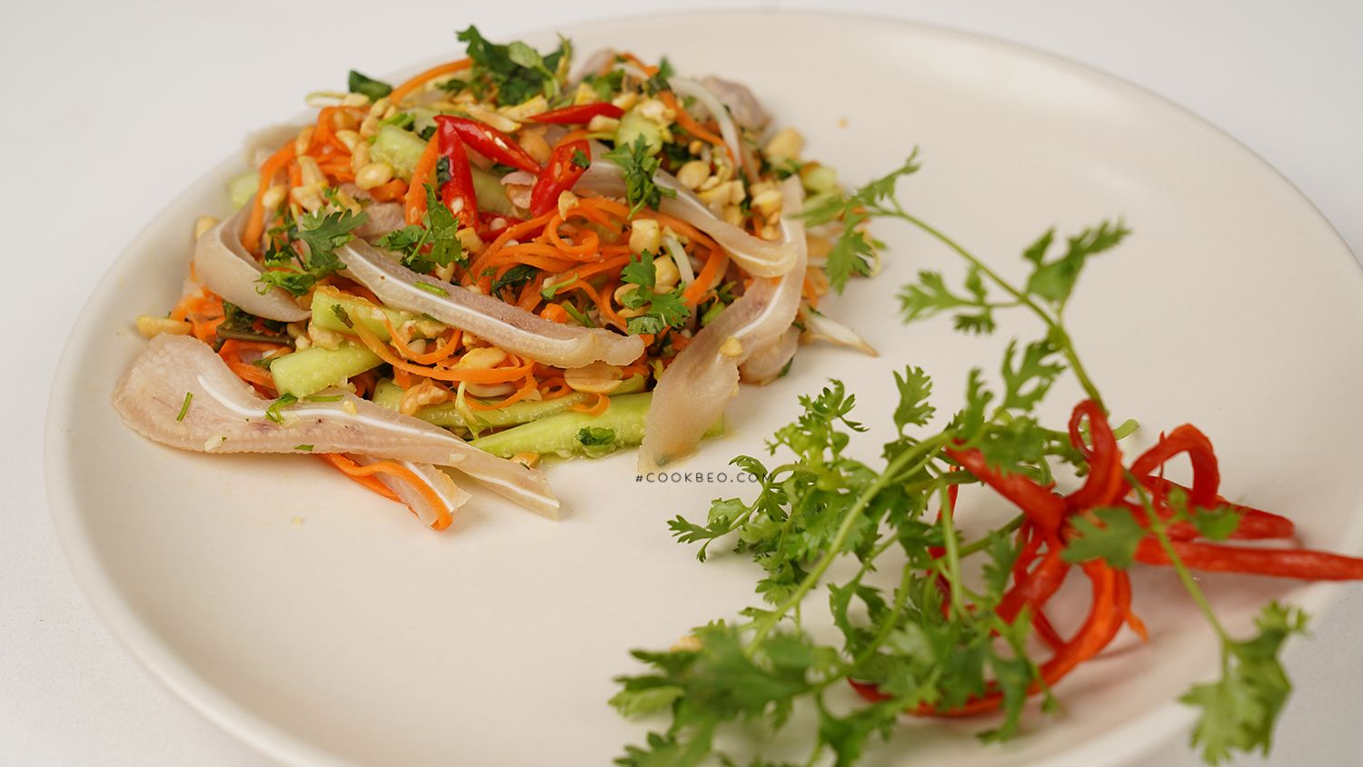 Cách làm nộm tai heo chua ngọt, chỉ 15 phút là có món giải ngấy cho bữa cơm gia đình - Ảnh 6