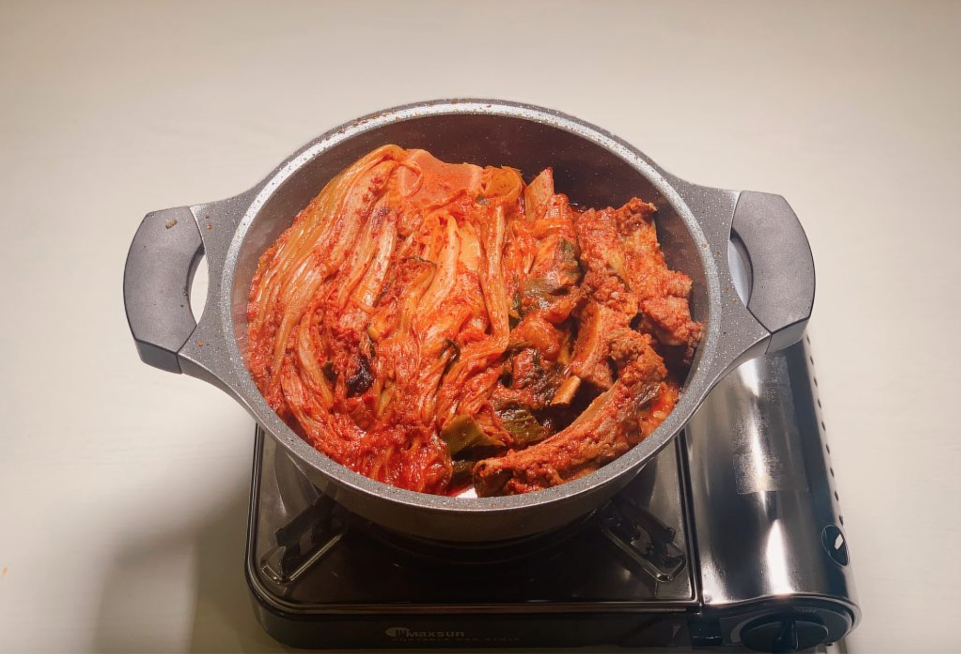 Cách làm sườn om kim chi chuẩn vị Hàn Quốc, đậm đà và hao cơm số 1 - Ảnh 2