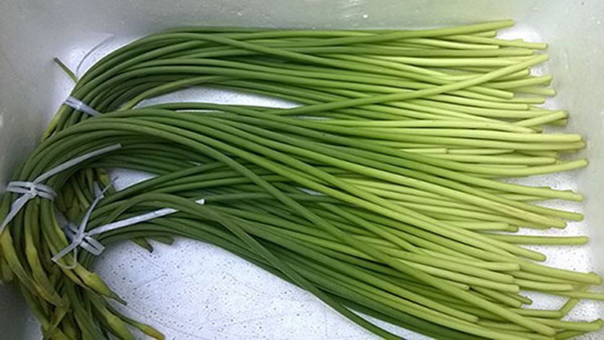 Cách làm trứng xào ngồng tỏi, giòn ngon, bổ dưỡng và tốt ngang với kháng sinh - Ảnh 5