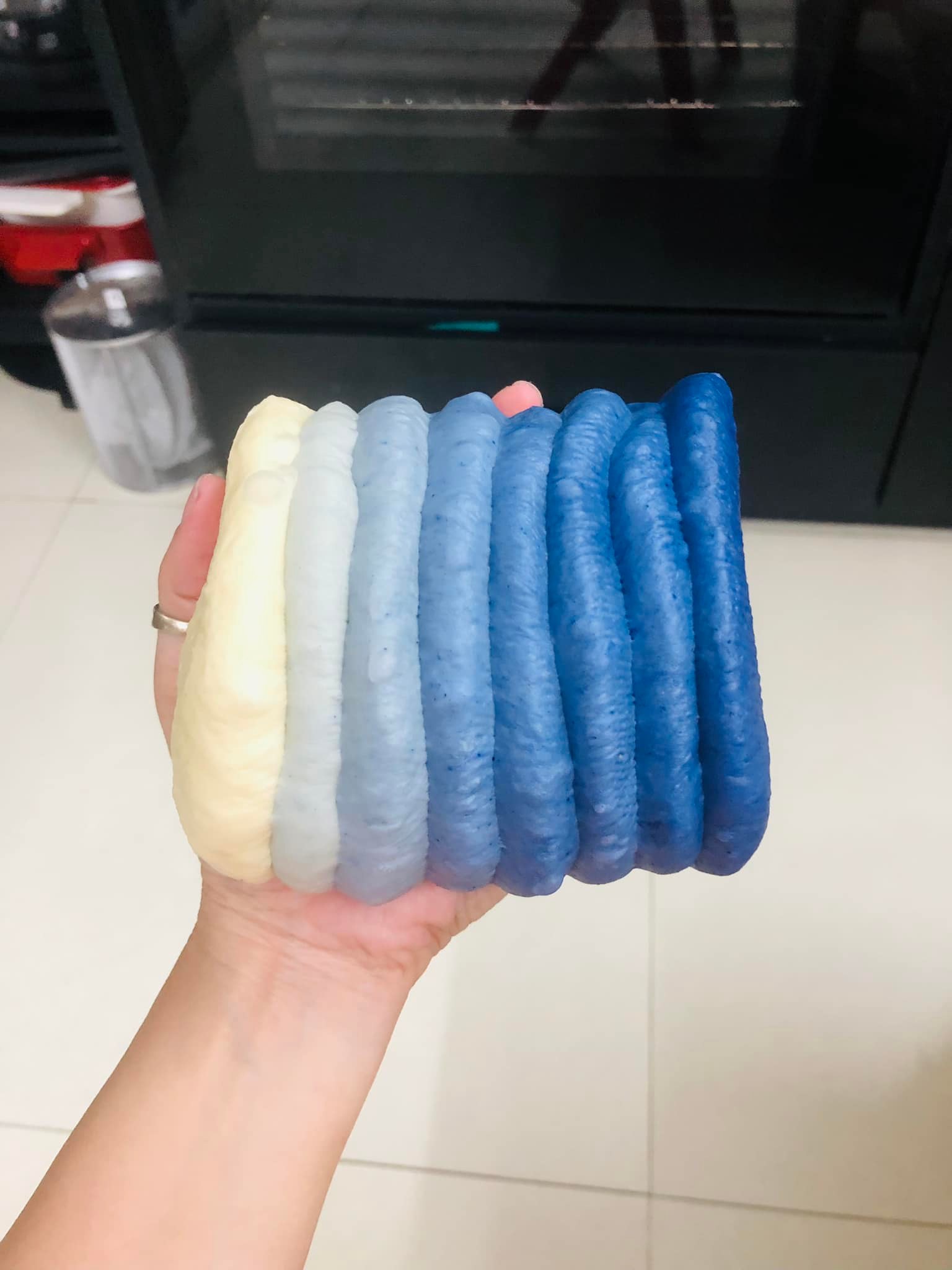 Cách làm bánh mì phong cách ombre đơn giản, đẹp mắt, sống ảo cực “ăn hình” - Ảnh 4