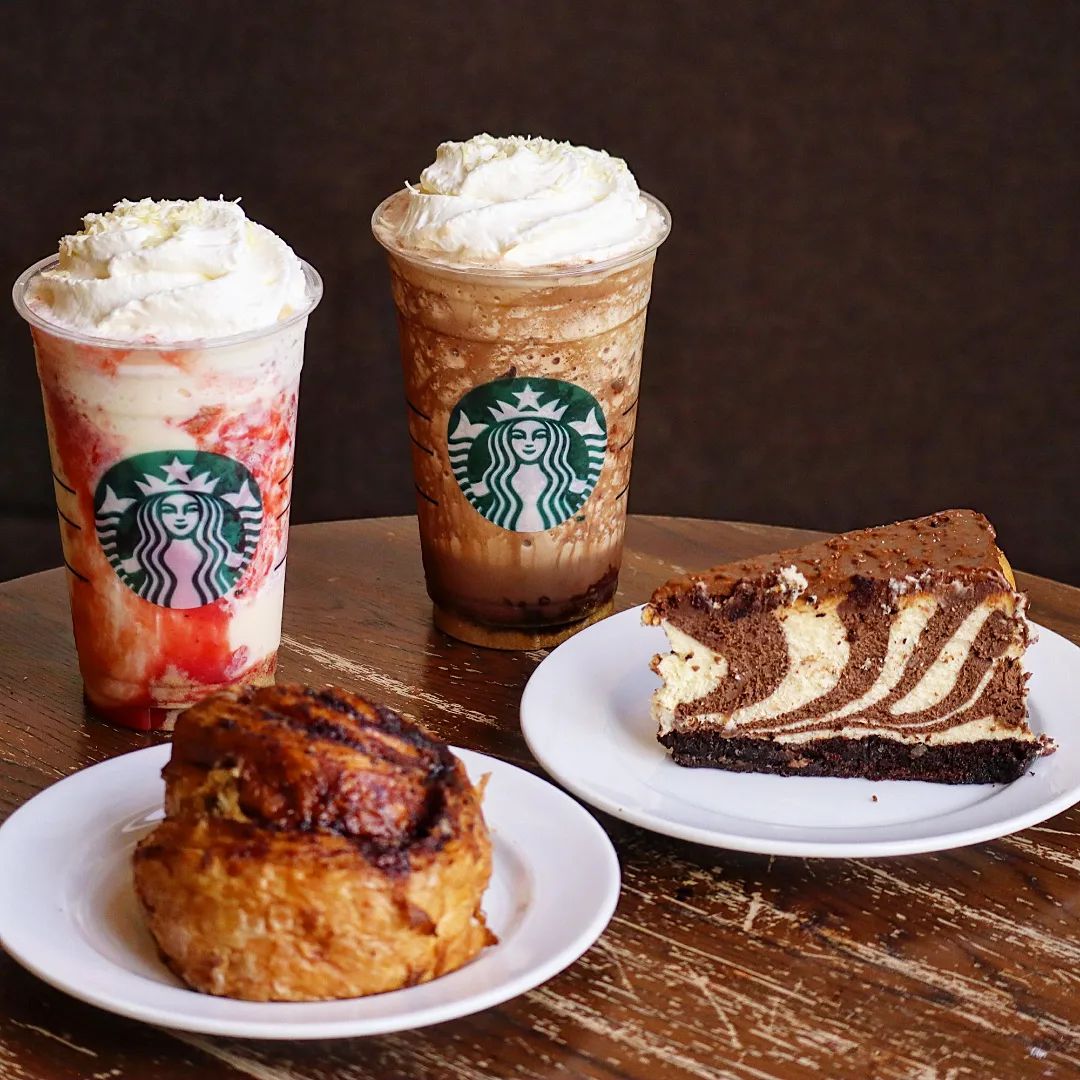Starbucks nâng size miễn phí cho khách diện áo hồng – vàng, “đúng là thời tới cản không kịp