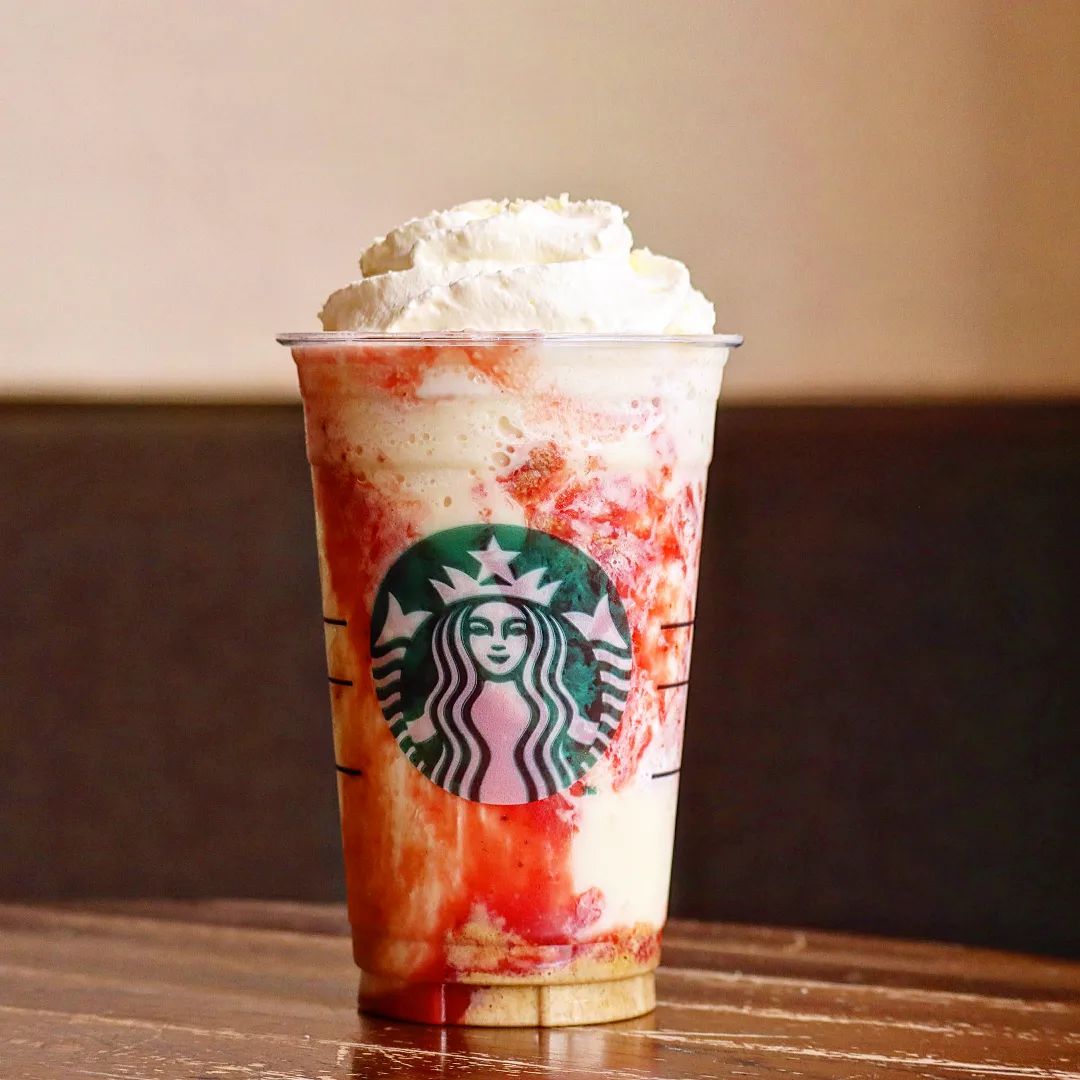 Starbucks nâng size miễn phí cho khách diện áo hồng – vàng, “đúng là thời tới cản không kịp