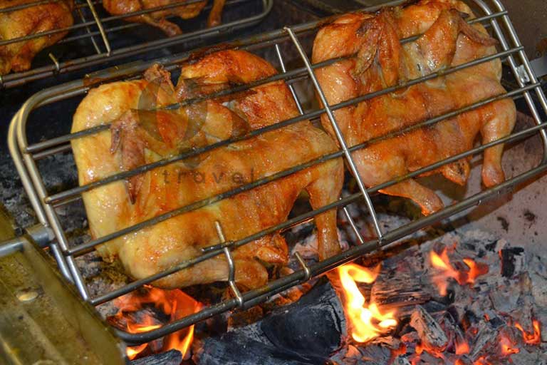 Cách làm gà nướng chấm muối cheo Quảng Bình mềm thơm, dân dã chiêu đãi khách - Ảnh 1