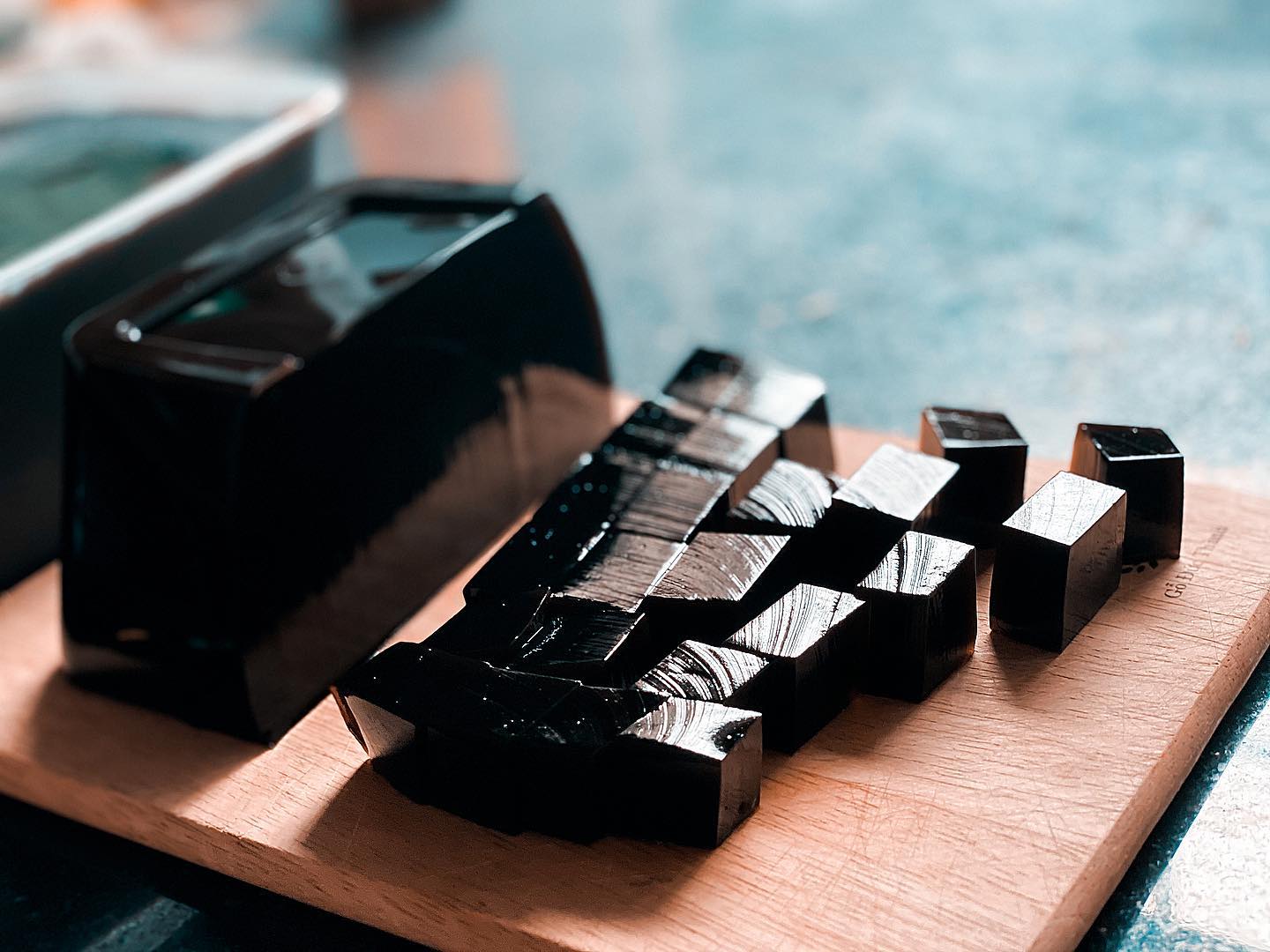 4 món đặc sản có màu đen, số 2 được nhiều người yêu thích mỗi dịp hè về - Ảnh 1