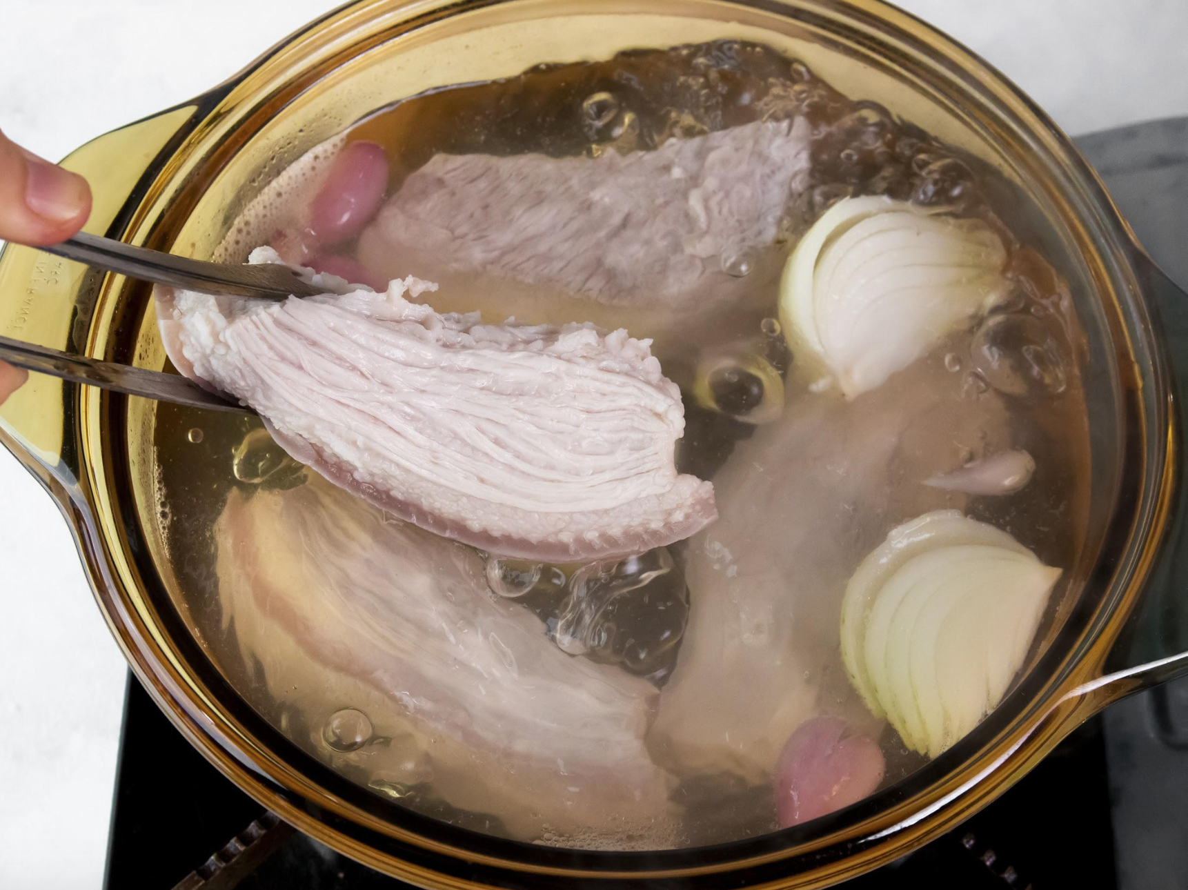 Cách làm thịt ba chỉ ngâm mắm, cuốn bánh tráng hay ăn cùng cơm nóng đều ngon  - Ảnh 1