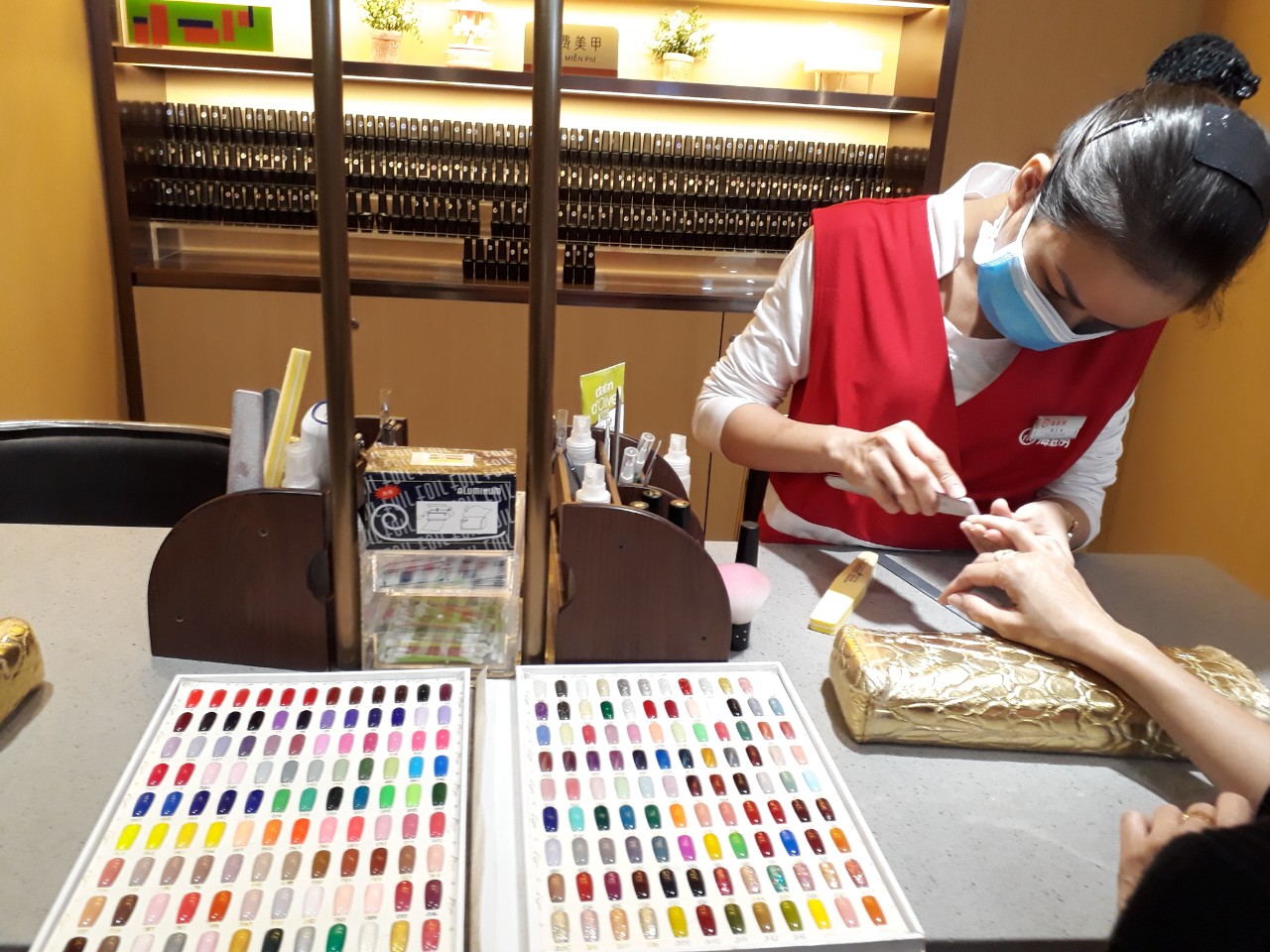 Đến Haidilao chiều mưa, khách chỉ việc ăn ngon, việc còn lại đã có Haidilao lo - Ảnh 1