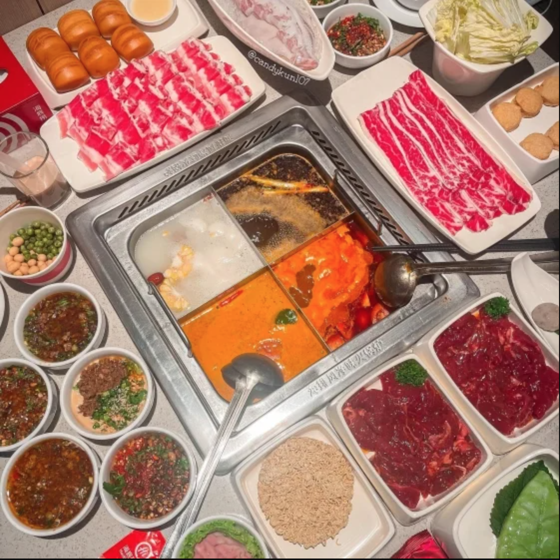 Đến Haidilao chiều mưa, khách chỉ việc ăn ngon, việc còn lại đã có Haidilao lo - Ảnh 1