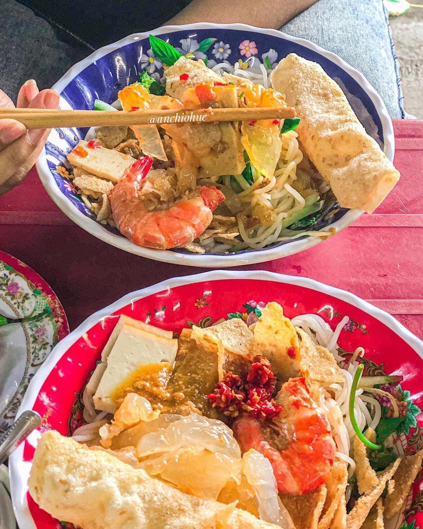 Bún giấm nuốc, món đặc sản “giải nhiệt” được nhiều người săn đón khi hè về ở Huế - Ảnh 1