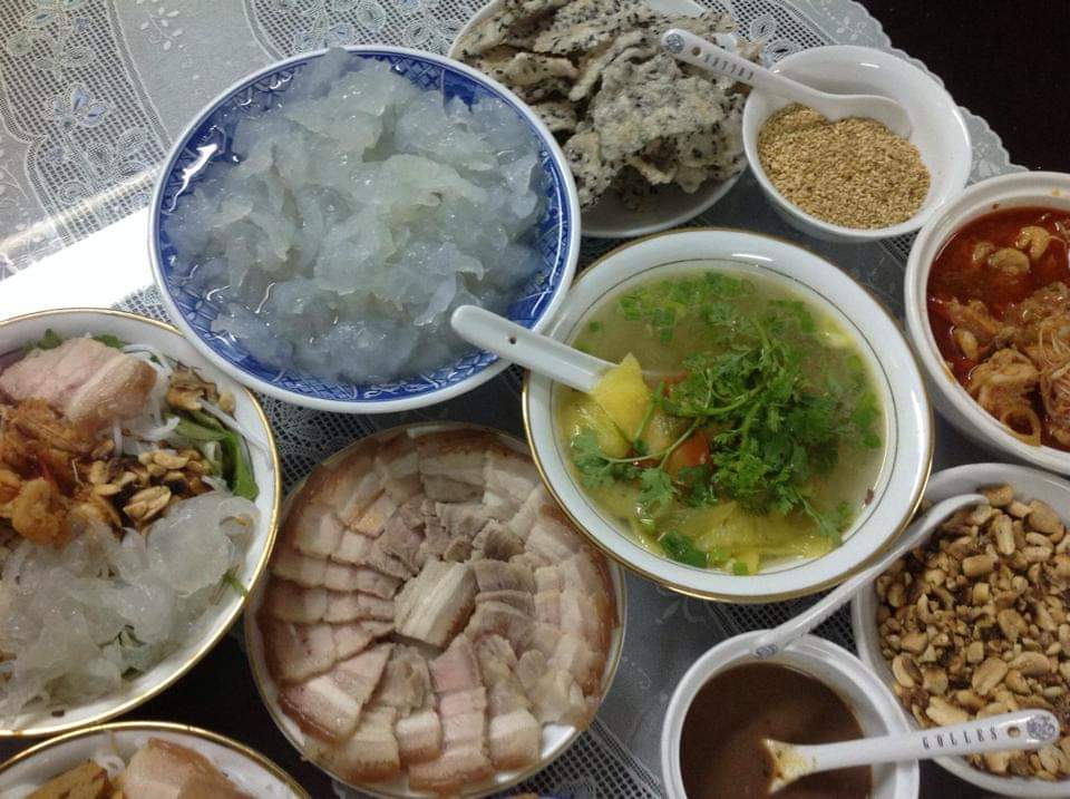 Bún giấm nuốc, món đặc sản “giải nhiệt” được nhiều người săn đón khi hè về ở Huế - Ảnh 1