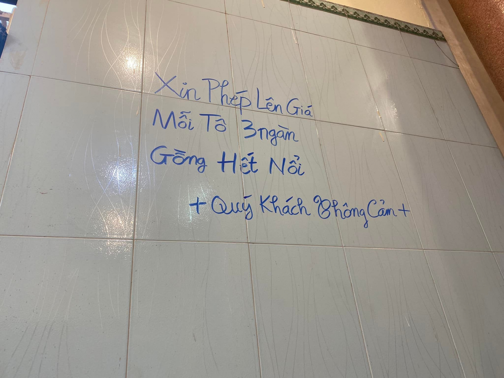 Một chiếc tiệm mì bất ổn: xin phép khách tăng giá 3 ngàn một tô vì gồng… hết nổi - Ảnh 1