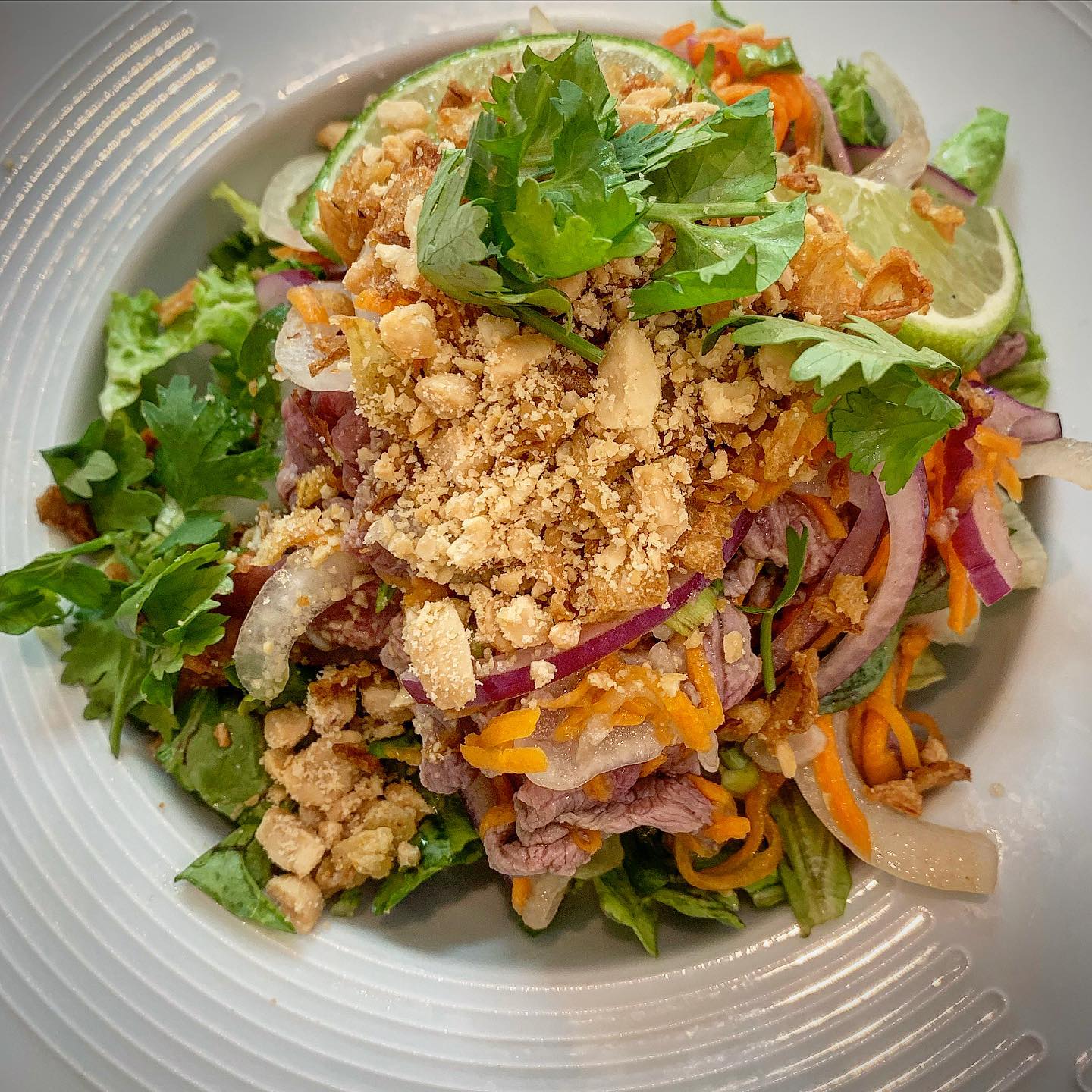 Cách làm gỏi bò tái chanh, ăn khai vị hay nhậu lai rai đều ngon số dzách - Ảnh 1