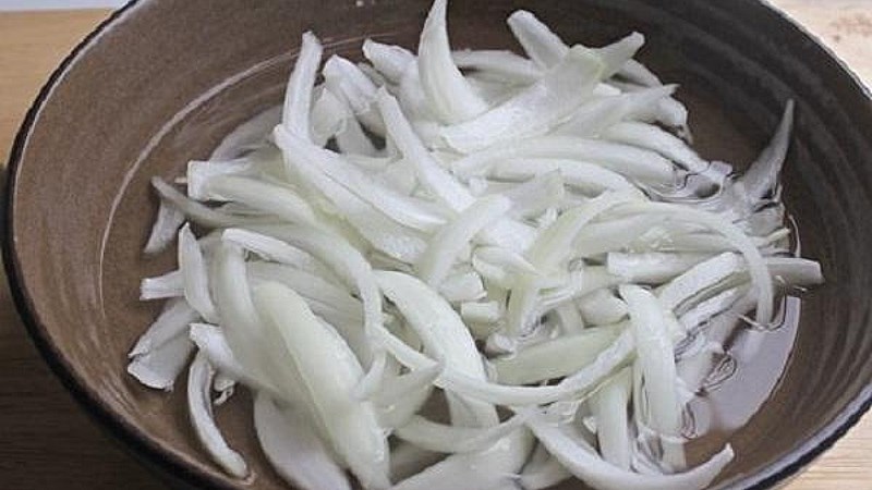 Cách làm gỏi bò tái chanh, ăn khai vị hay nhậu lai rai đều ngon số dzách - Ảnh 1