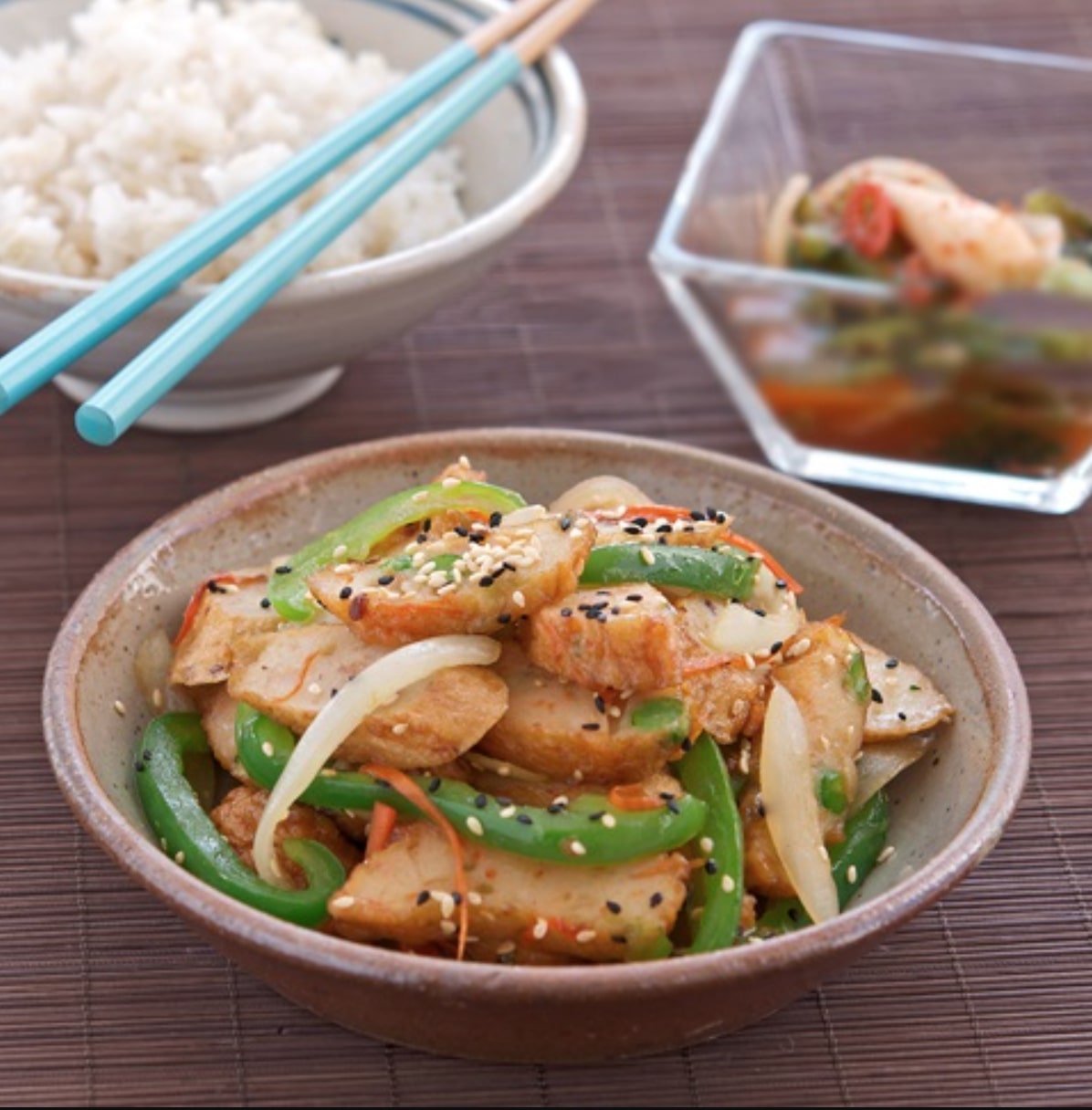 Cách làm chả cá xào ớt chuông đơn giản, đậm đà, bắt mắt mà không tốn thời gian - Ảnh 2