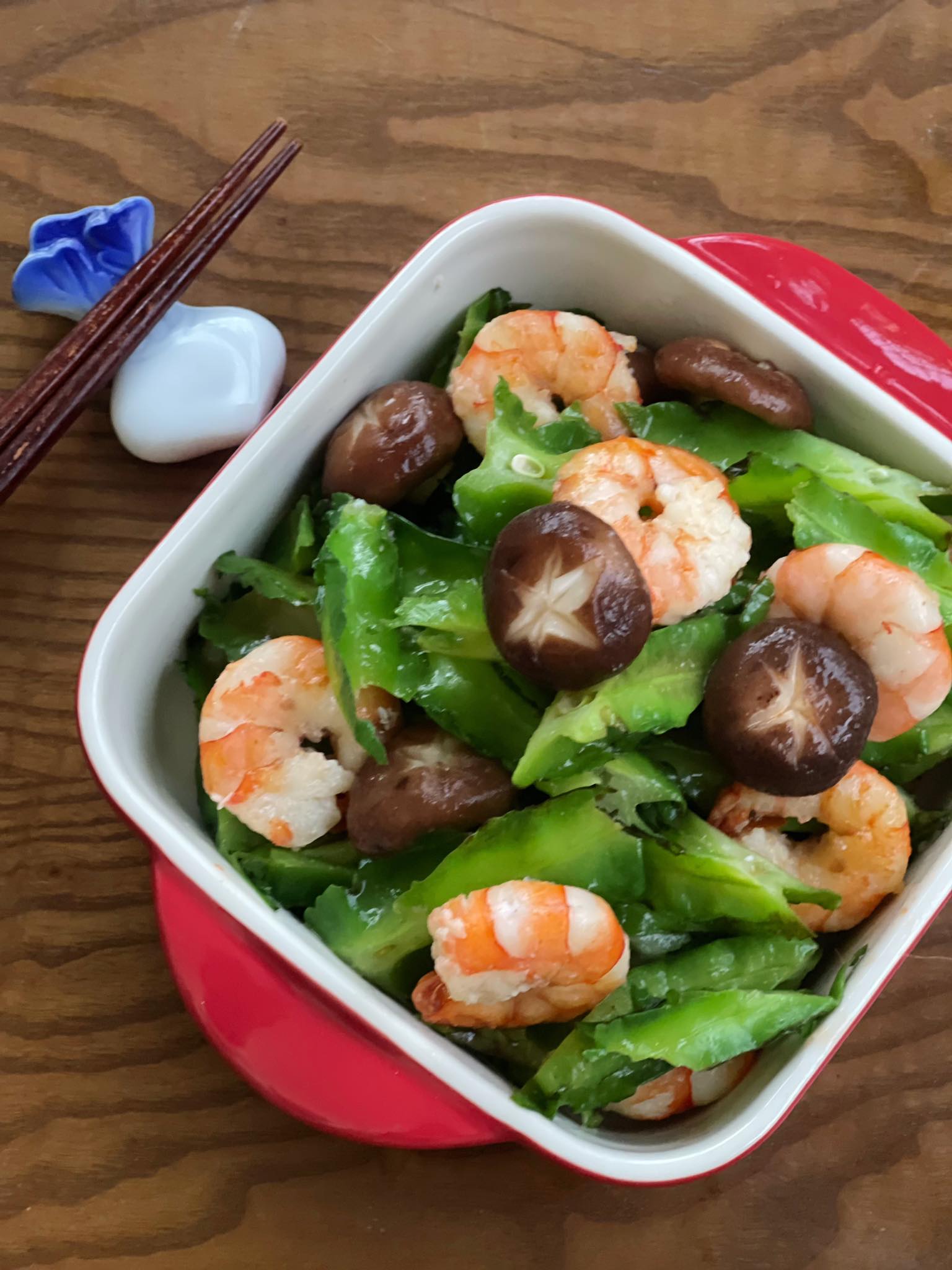 Cách làm tôm xào đậu rồng giòn ngon, bắt mắt, phù hợp với bữa cơm chiều hè - Ảnh 1