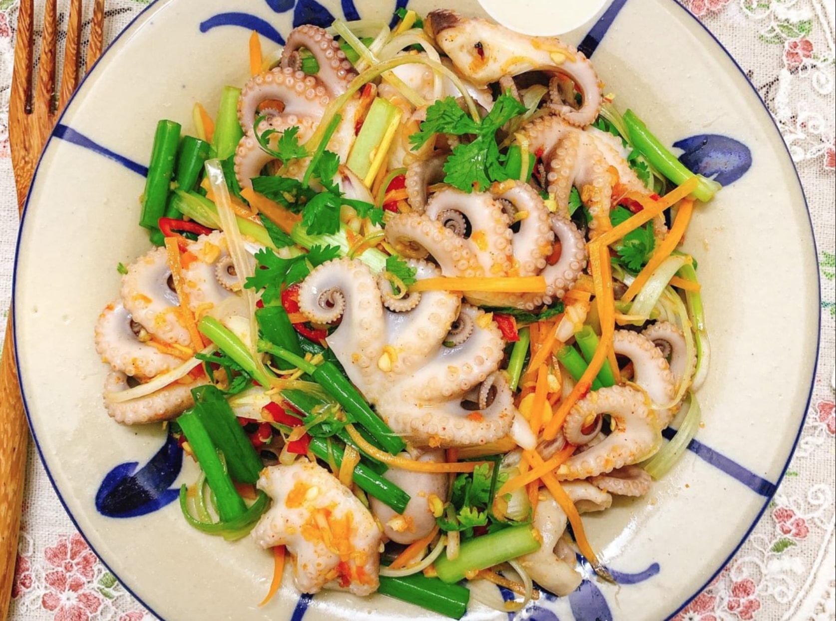 Cách làm gỏi bạch tuộc chua cay giòn sật, ai chê hải sản cũng phải khen ngon