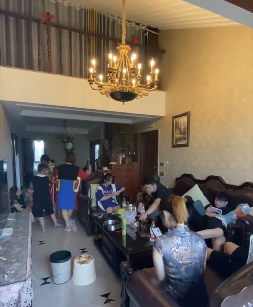 Người cậu quốc dân chăm 16 cháu dịp hè, netizen than thở “làm mợ của 16 đứa trẻ chắc áp lực lắm