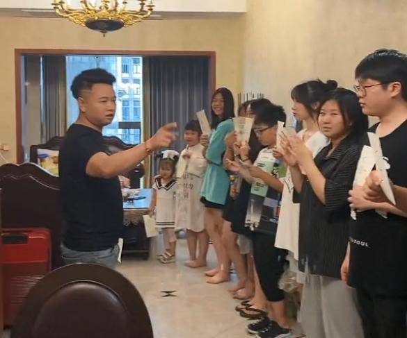 Người cậu quốc dân chăm 16 cháu dịp hè, netizen than thở “làm mợ của 16 đứa trẻ chắc áp lực lắm