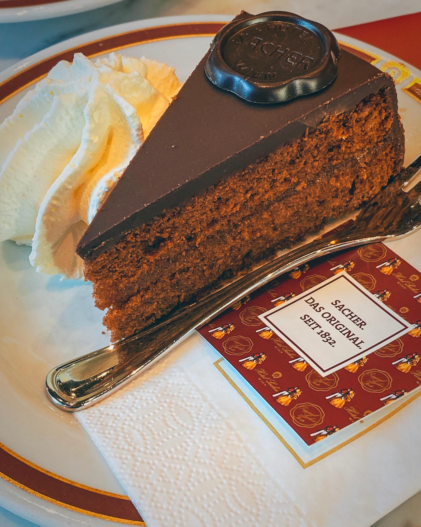 7 món bánh ngọt nổi tiếng của thủ đô Vienna, số 2 thường khiến mọi người nhầm tưởng là đặc sản Pháp - Ảnh 1