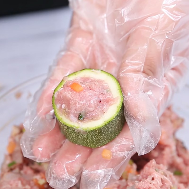 Cách làm canh bí ngòi nhồi tôm thịt, chỉ 15 phút là có bát canh thanh mát, bổ dưỡng ăn kèm cơm trắng - Ảnh 1