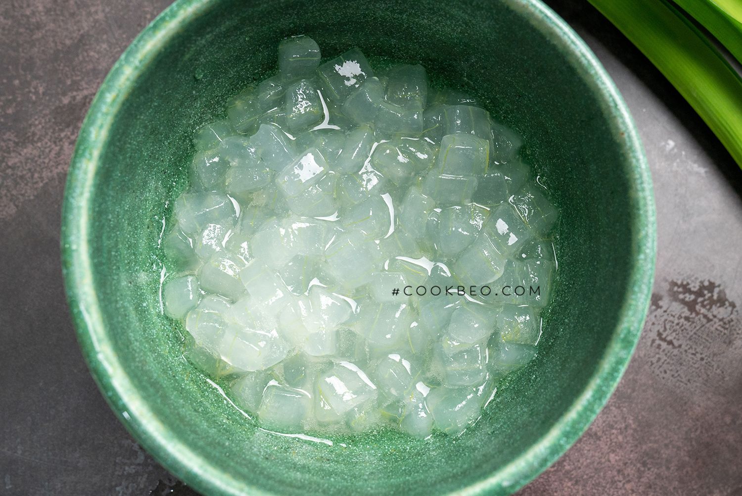 Cách làm nước nha đam đường phèn mát lạnh, ngọt thanh, không sợ đắng cũng chẳng sợ nhớt - Ảnh 1