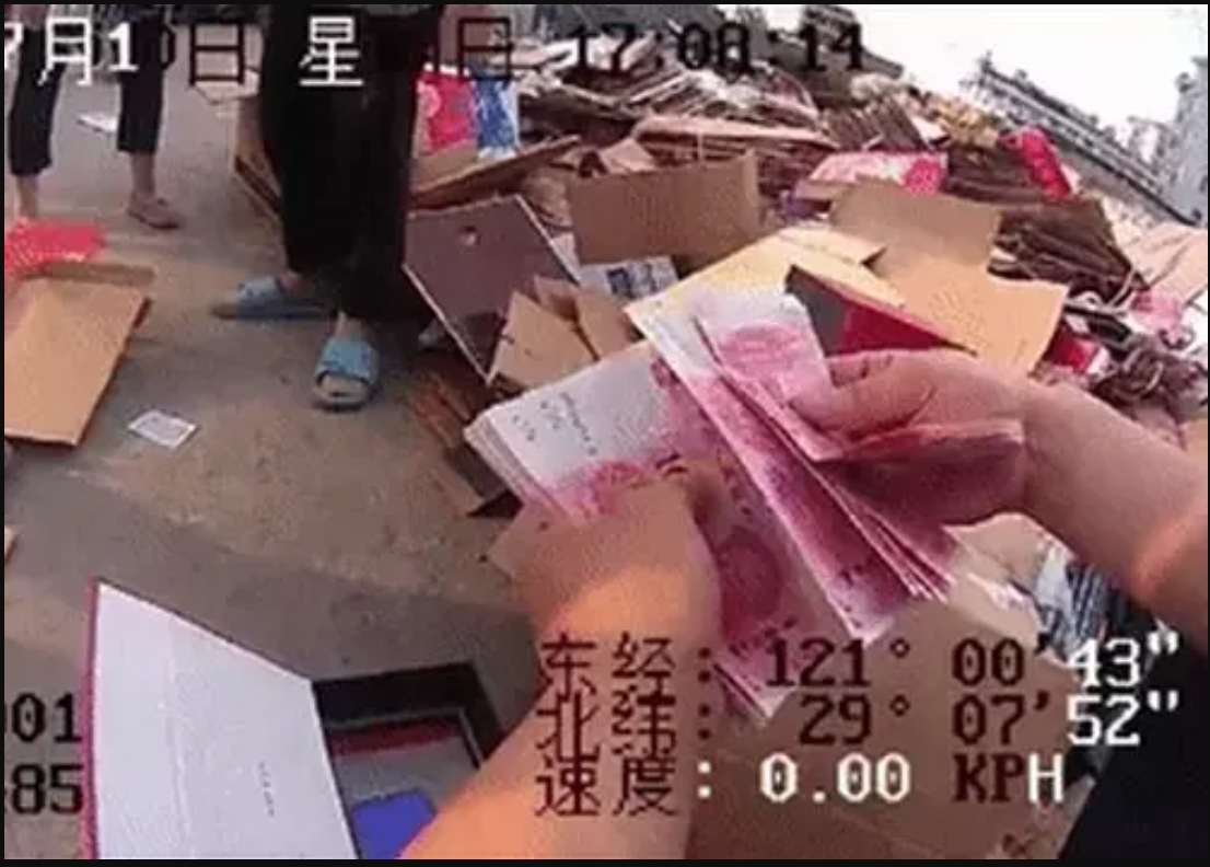 Giấu vợ lập quỹ đen, anh chồng hoảng hốt khi biết gần 35 triệu đã bị… mang đi bán đồng nát - Ảnh 1