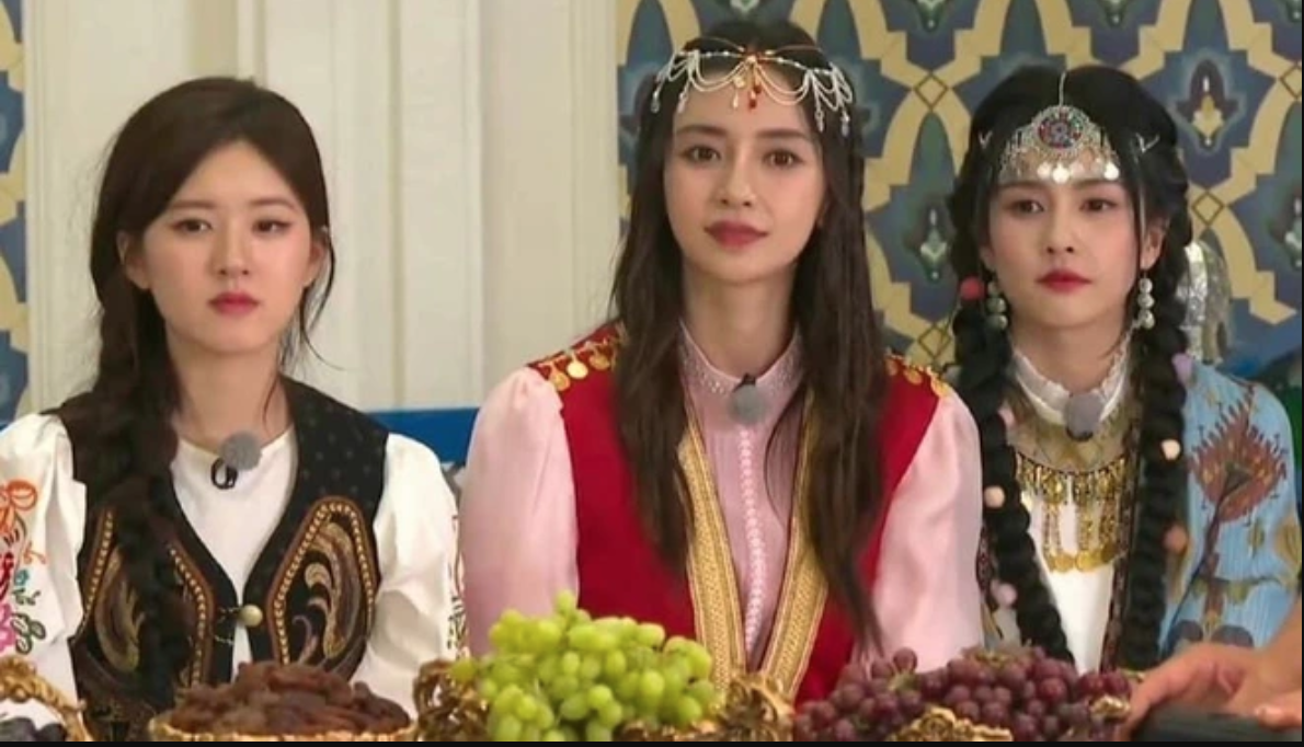 Triệu Lộ Tư “đọ” mặt mộc khi tham gia Keep Running cùng đàn chị Angela Baby - Ảnh 2