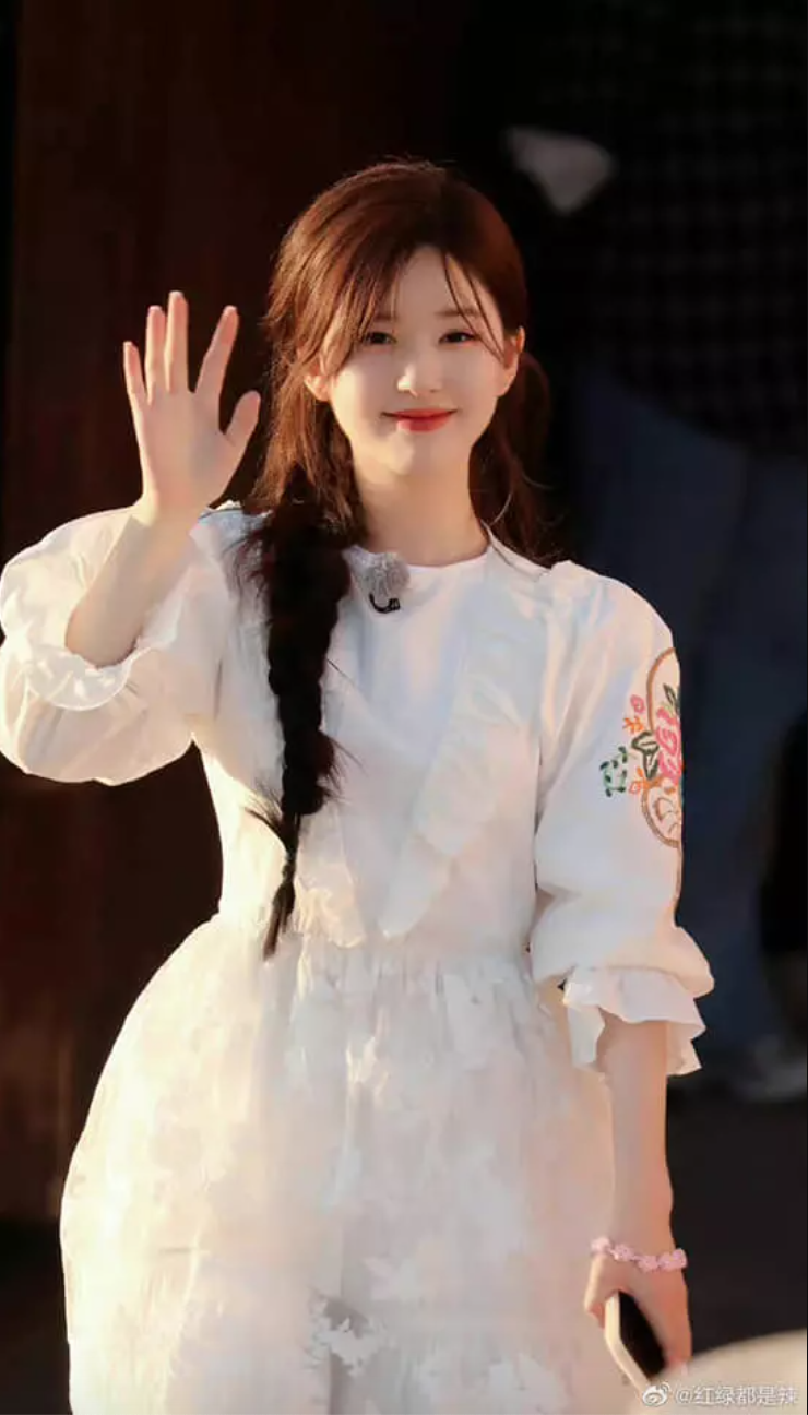 Triệu Lộ Tư “đọ” mặt mộc khi tham gia Keep Running cùng đàn chị Angela Baby - Ảnh 4