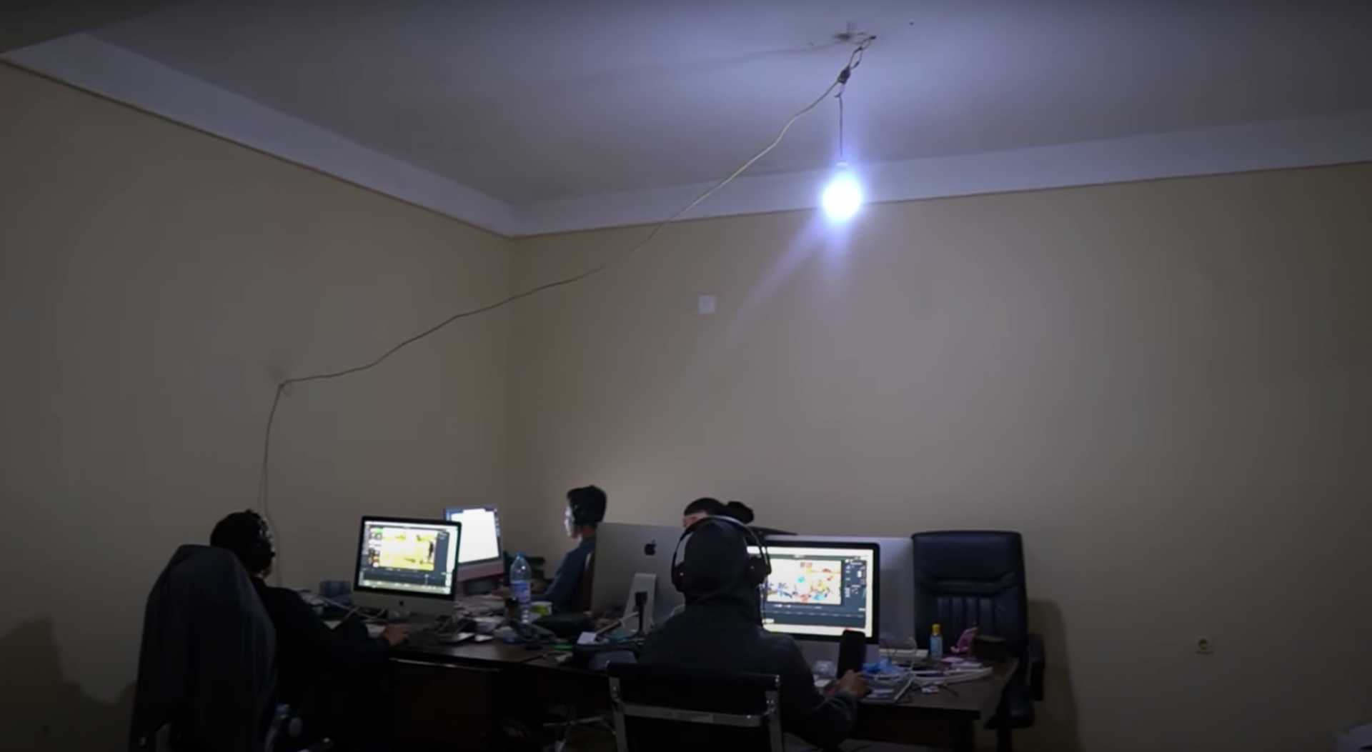 Quang Linh Vlogs ngày làm anh nông dân bận rộn, tối hoá nhân viên văn phòng chỉnh video - Ảnh 2