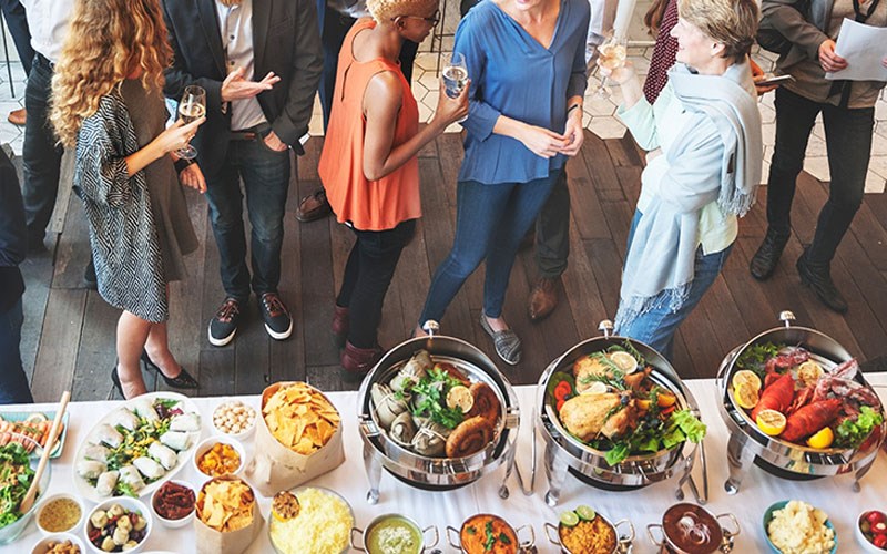 10 sai lầm khi ăn buffet mà bạn nên biết để có thể ăn ngon, ăn nhiều và ăn hiệu quả - Ảnh 1