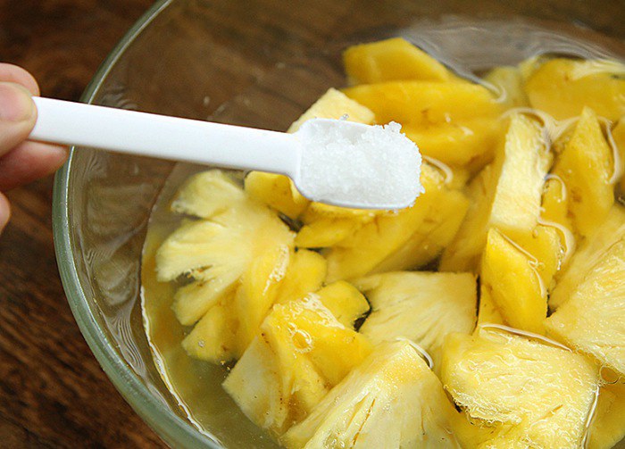 3 mẹo đơn giản để ăn dứa không bị rát lưỡi, số 3 khiến không ít người phải bất ngờ - Ảnh 3